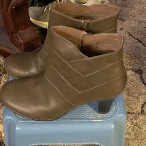 A2 by Aerosoles HeelRest brown boots with zipper, size 11